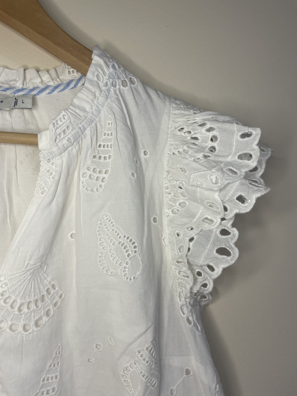 Vineyard Vines 100% Cotton White Eyelet Flutter Sleeve Top Size L - Picture 6 of 12